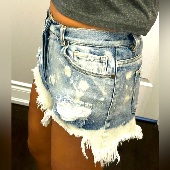 ⭐️Distressed Jean shorts - Picture 3 of 12
